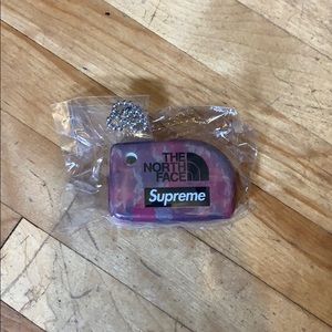 Supreme x The North Face Floating Key Chain